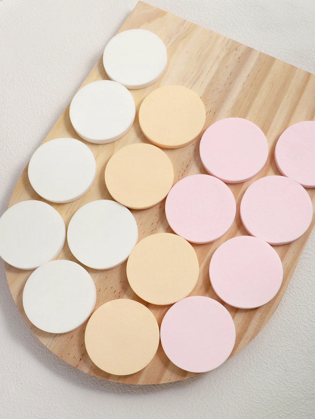 16/ Pack, colorful dry and wet makeup powder puff, round makeup sponge soft facial foundation and make-up tools.